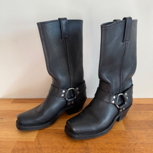 Frye Women's Black Harness 12R Leather Boots 7 - Picture 2 of 9